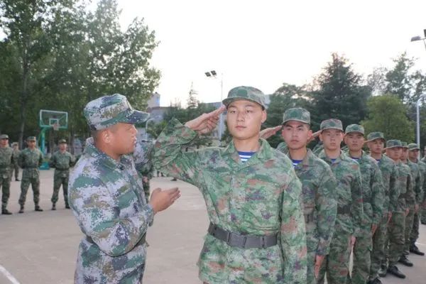 少林小龙武校预备役教员毕佳乐二次入伍 再度实现军旅梦
