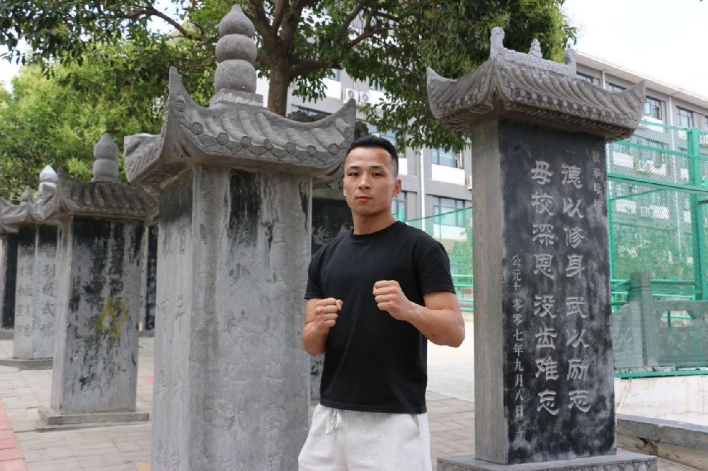 少林小龙武校冠军校友郑兆彬回校分享成长历程 传递武术精神