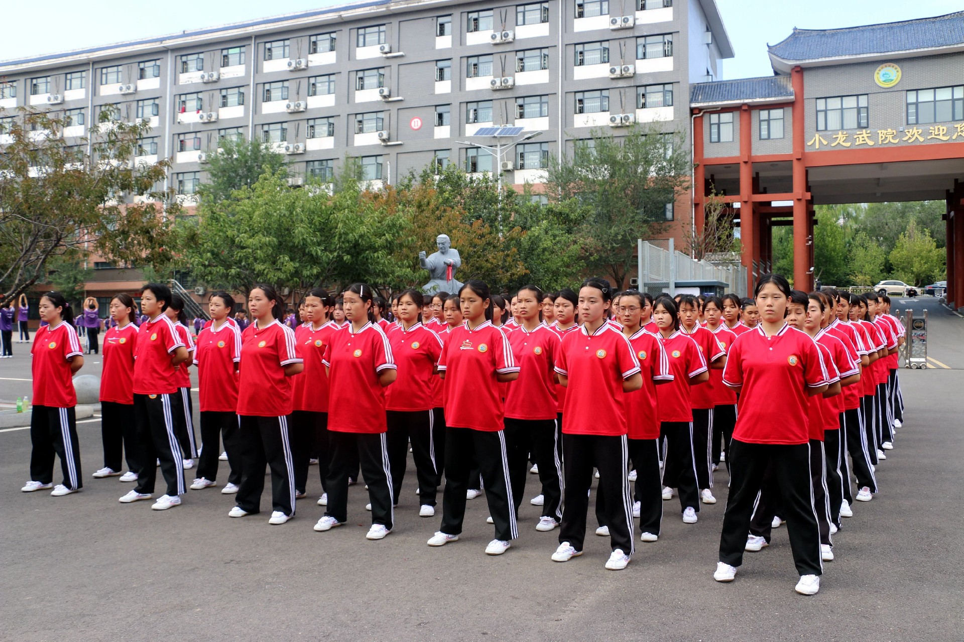 少林小龙武术中专2025级中一新生军训拉开帷幕