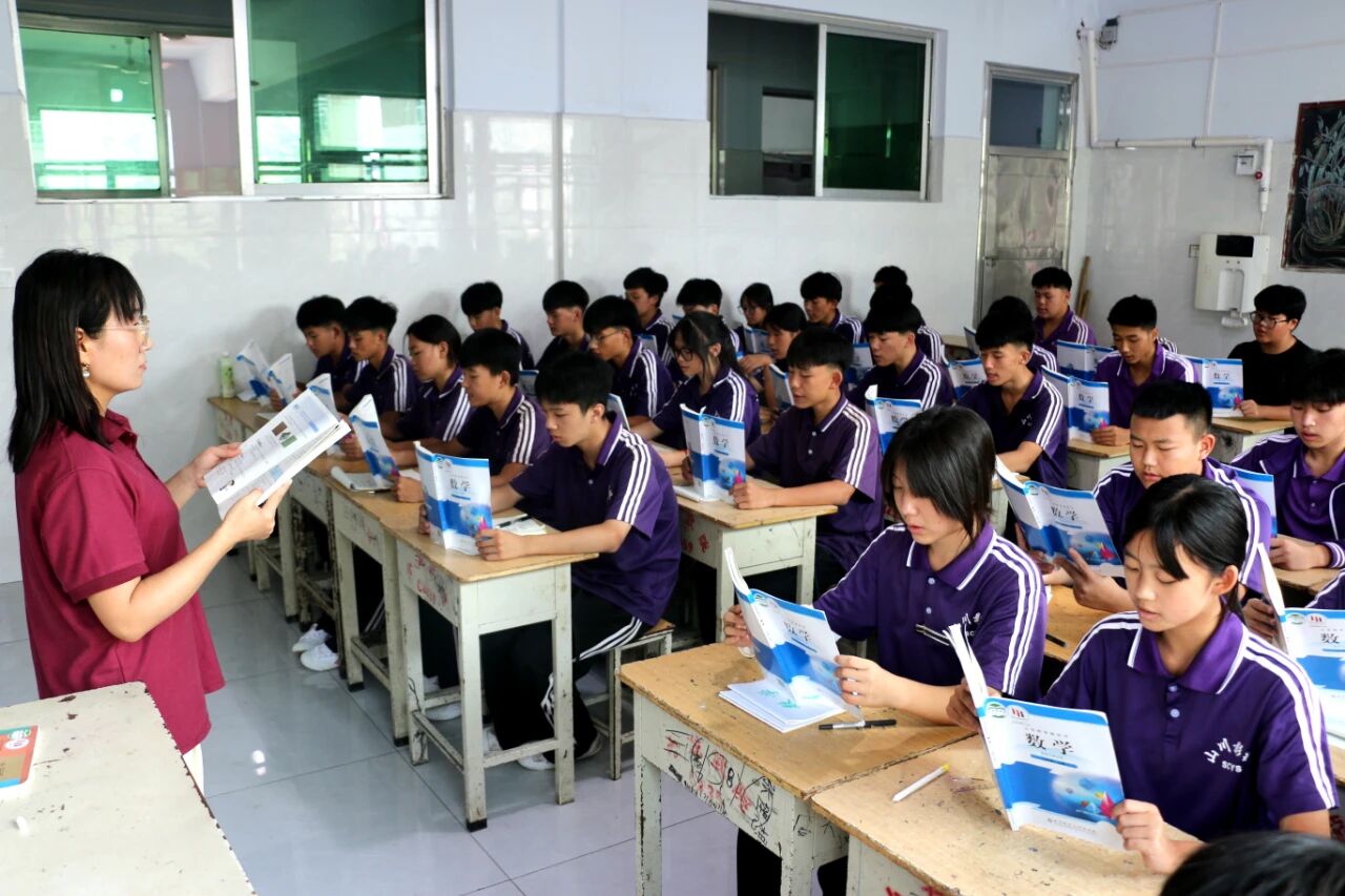 少林小龙武校初中部教师甄晓平