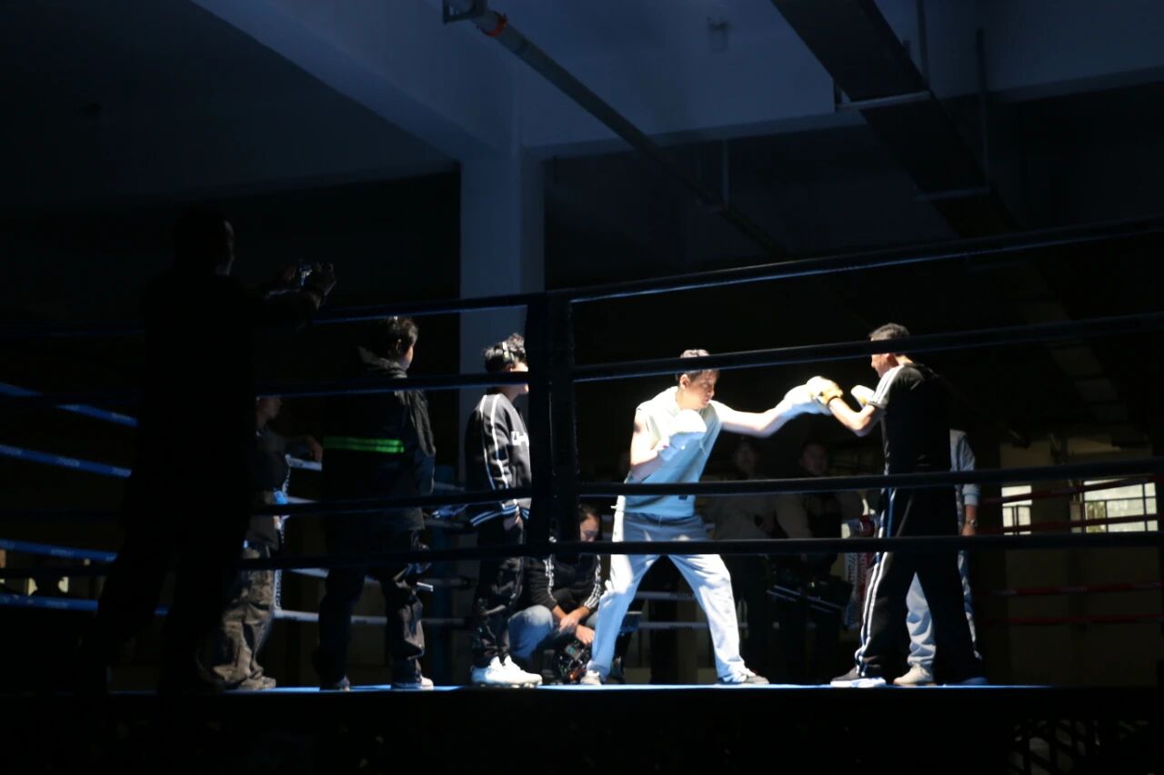 公安题材网台同播剧《警察笔记》剧组来河南少林小龙武校取景