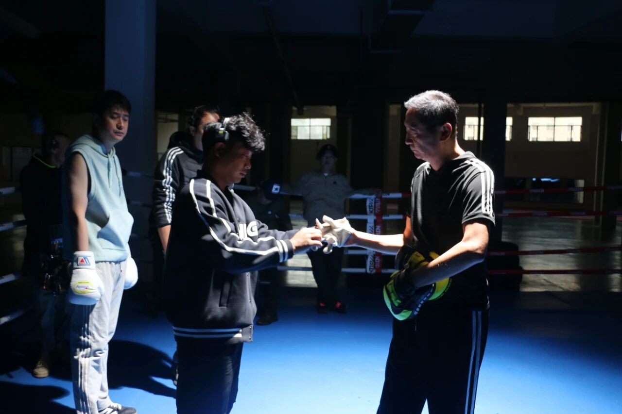 公安题材网台同播剧《警察笔记》剧组来河南少林小龙武校取景