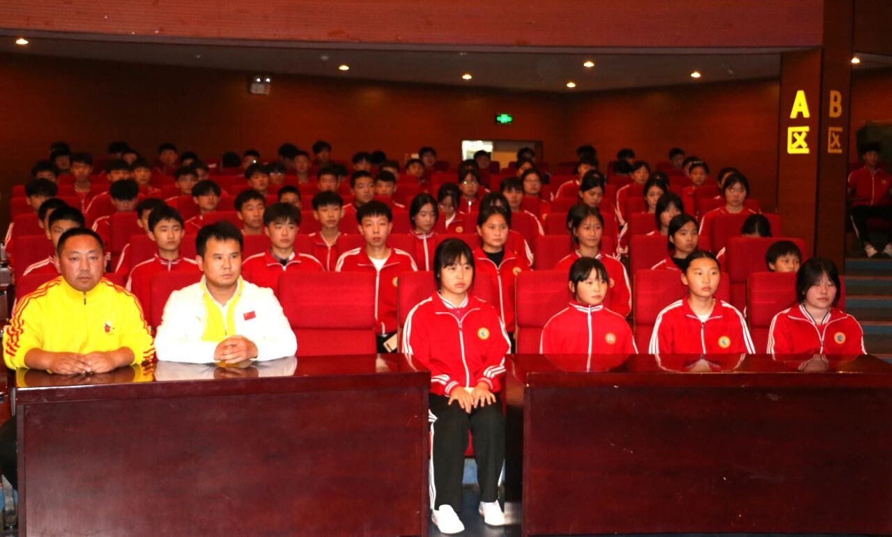 少林小龙武校召开2025年度班干部培训会议 以“十要十不要”筑牢班长职责根基