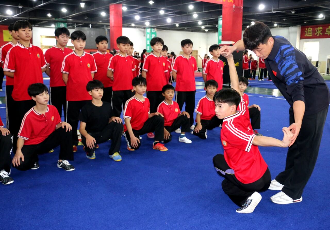 少林小龙武校竞训表演部教练贾守杰：严训出尖兵 精心育精英