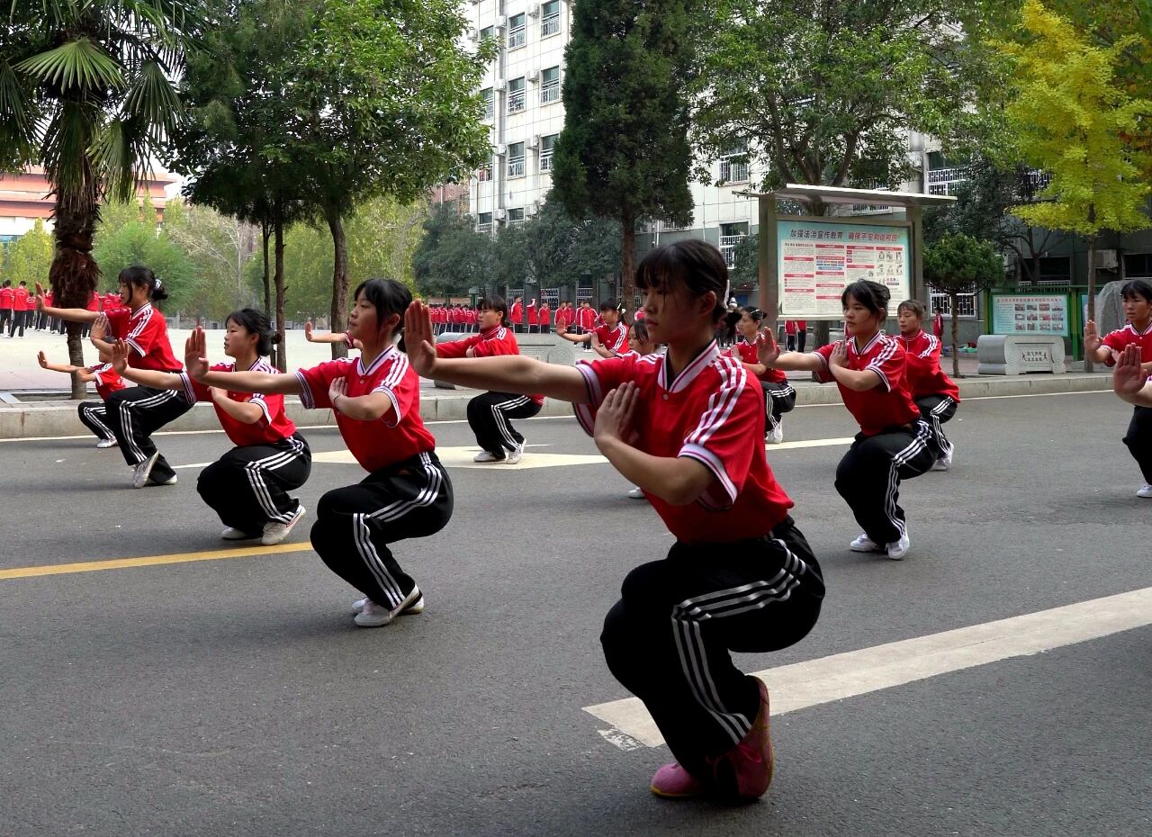 少林小龙武校武教全托女生部：巾帼展英姿 备战正当时