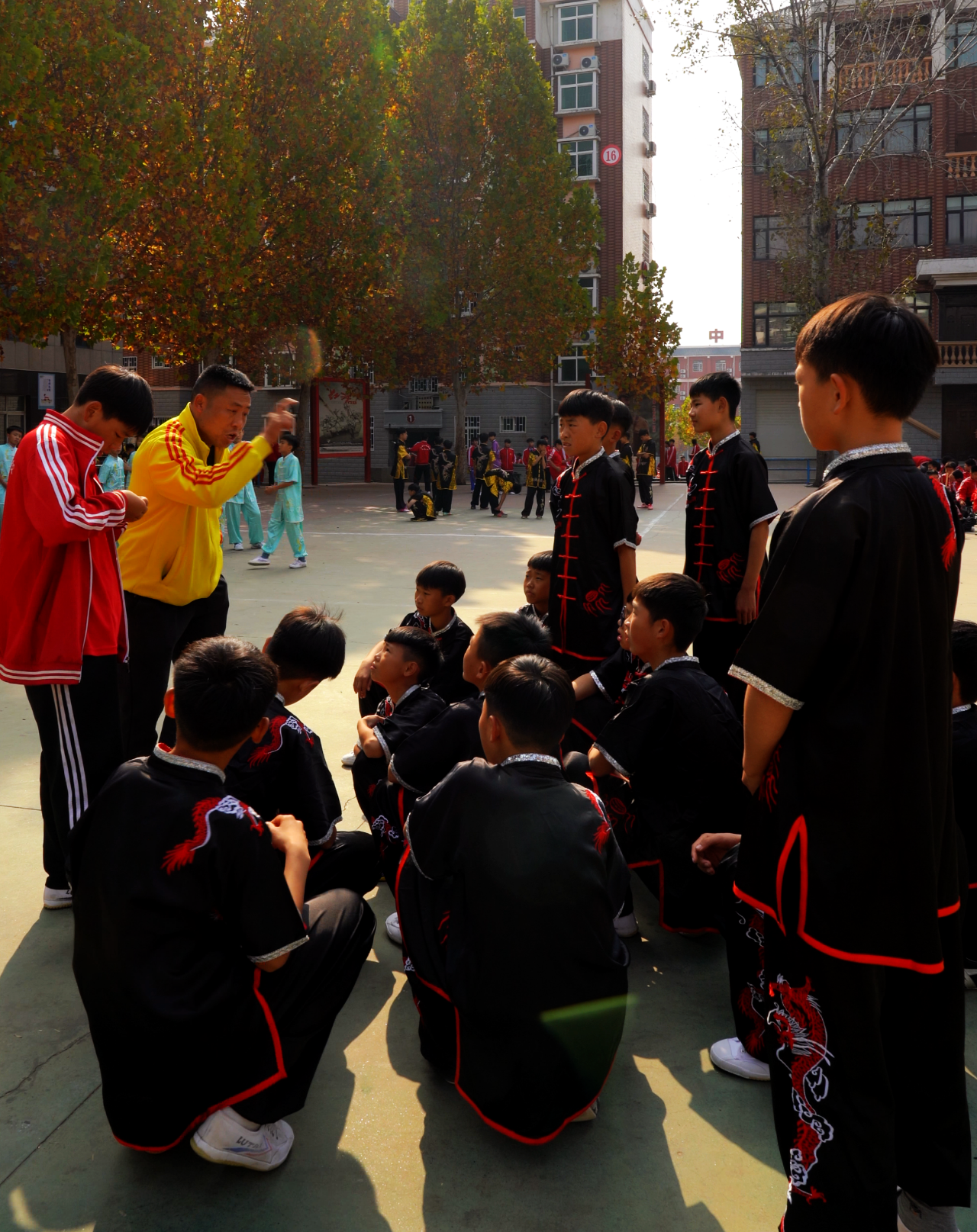 少林小龙武校武教高托部：规范创新并举 精研筹备校运