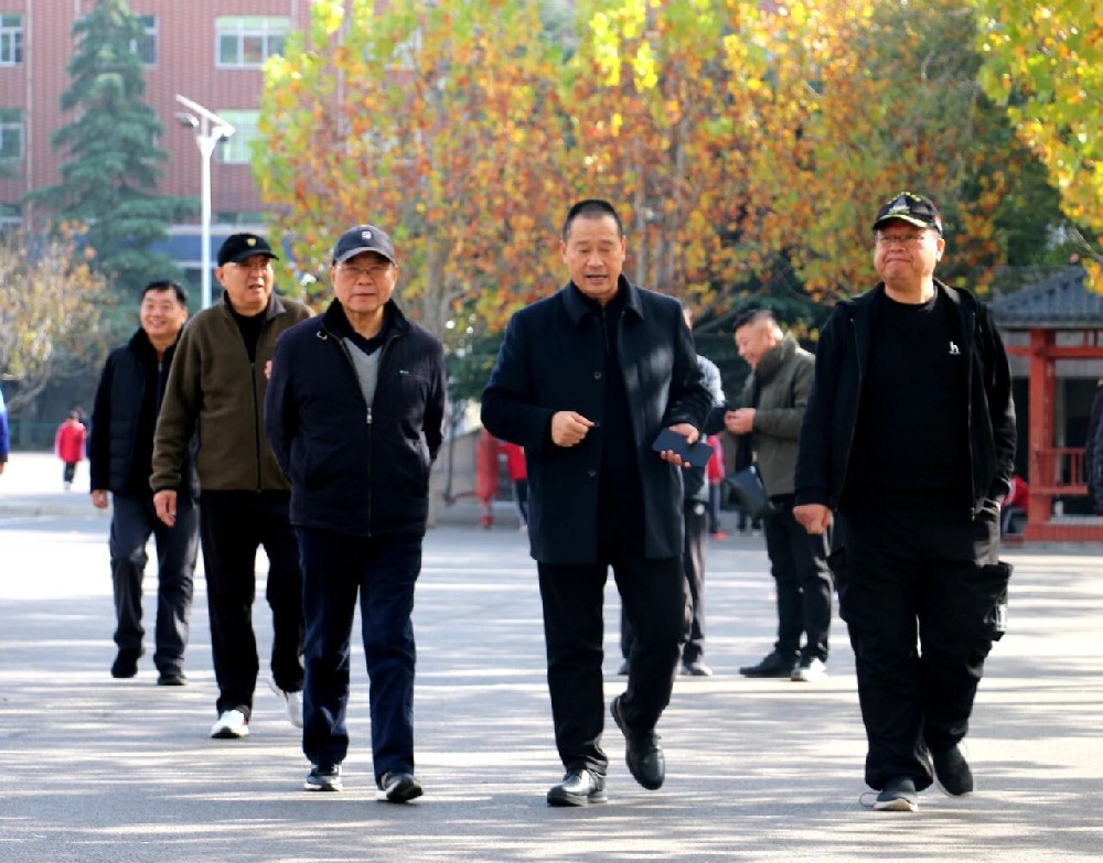 省市领导及专家学者一行莅临少林小龙武校调研指导工作