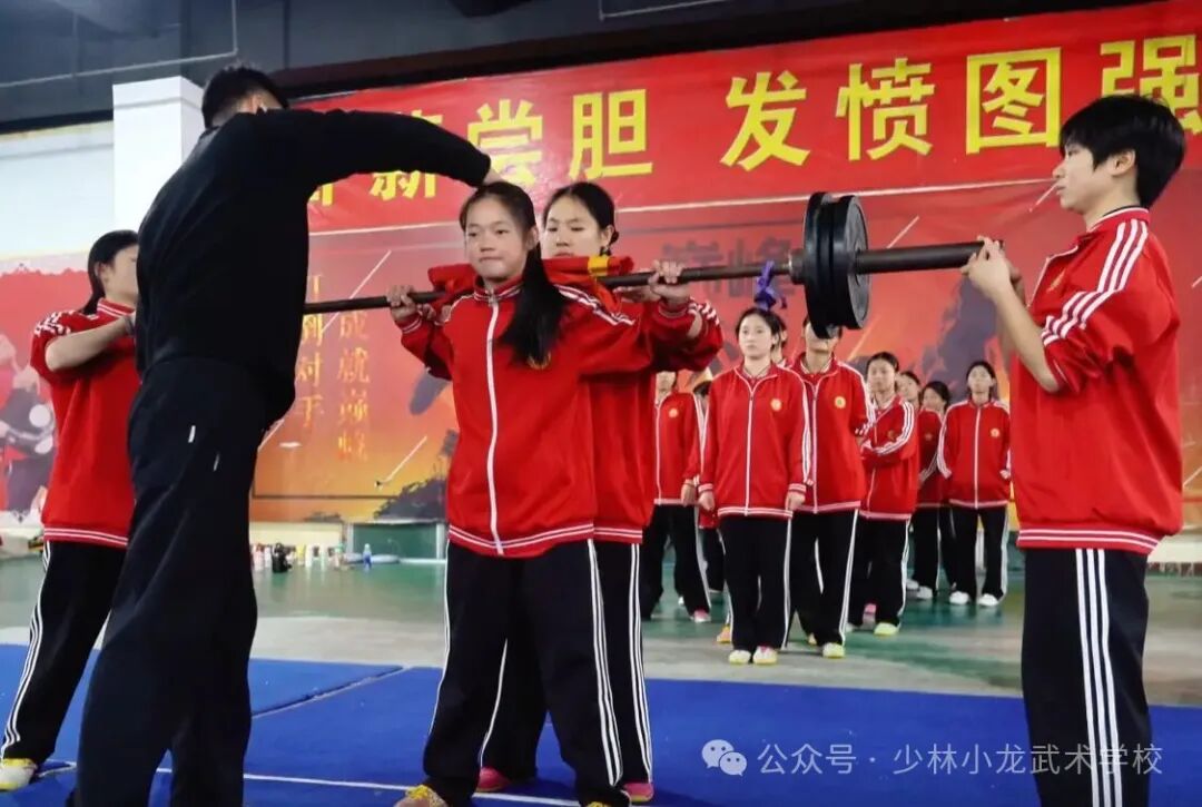 少林小龙武校竞训套路代表队钱彬彬同学7年苦练，汗水铸就高光时刻