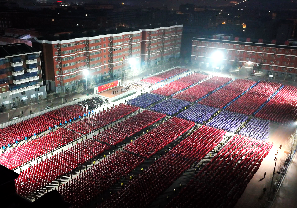 旗扬嵩山 龙马奋进｜少林小龙武校2026年新学期首次升旗仪式圆满举行