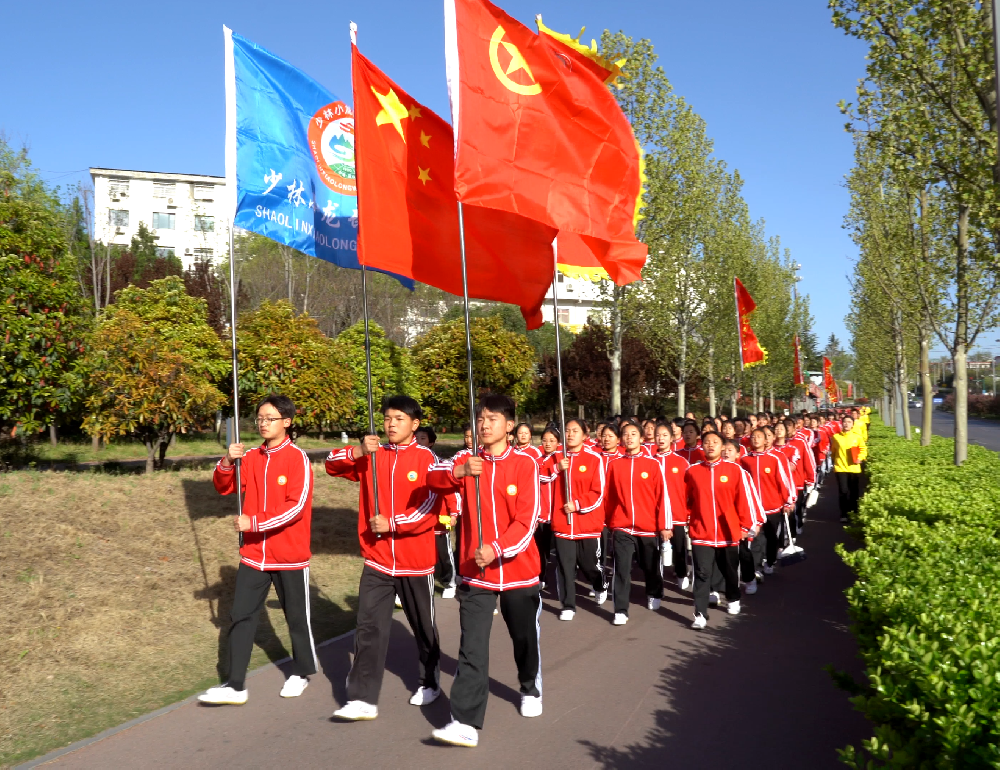 赓续英烈精神 铸牢少年武魂——少林小龙武校开展清明节祭扫烈士陵园活动