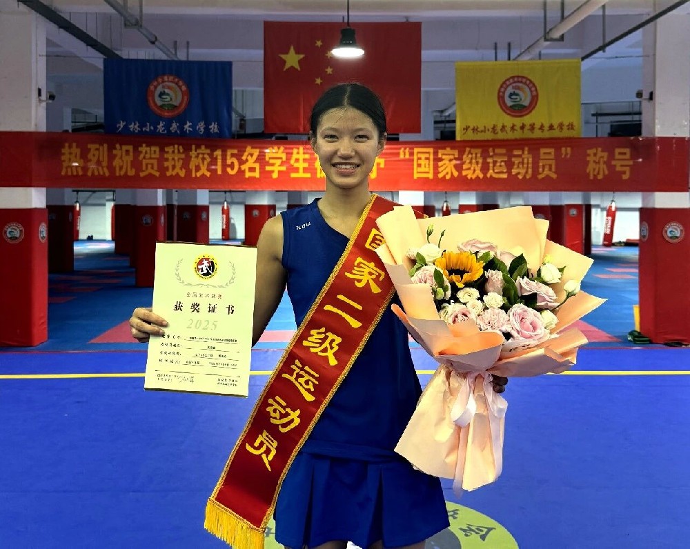 少林小龙武校黄圣雅习武五载 从江南娇娃迷茫叛逆到散打“花木兰”