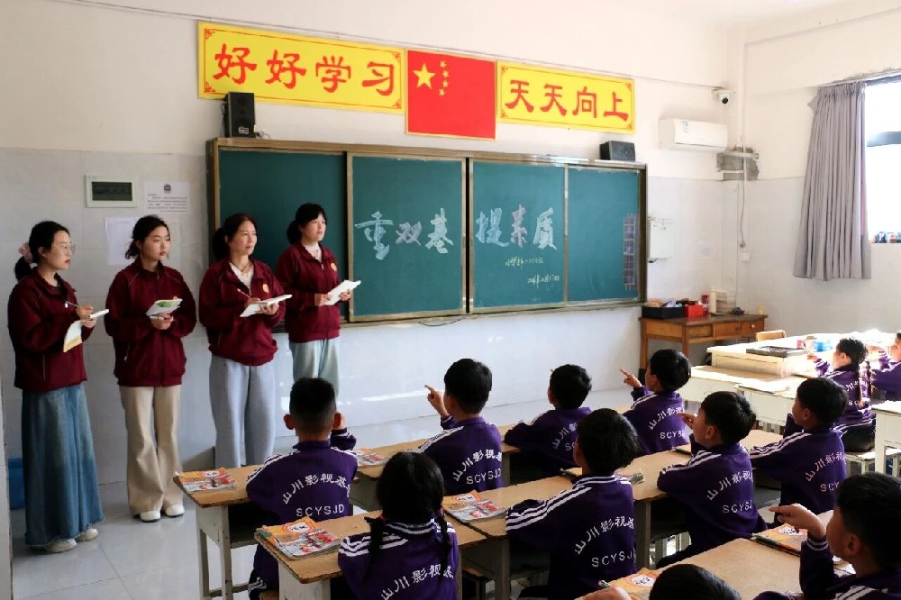 河南少林小龙武校小学部扎实推进“重双基、提素质”教育教学活动