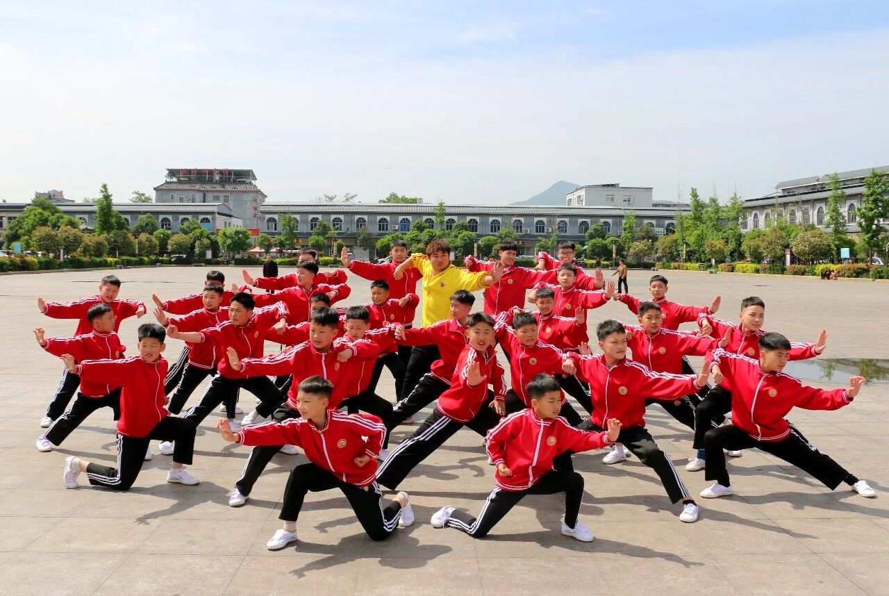 河南少林小龙武校