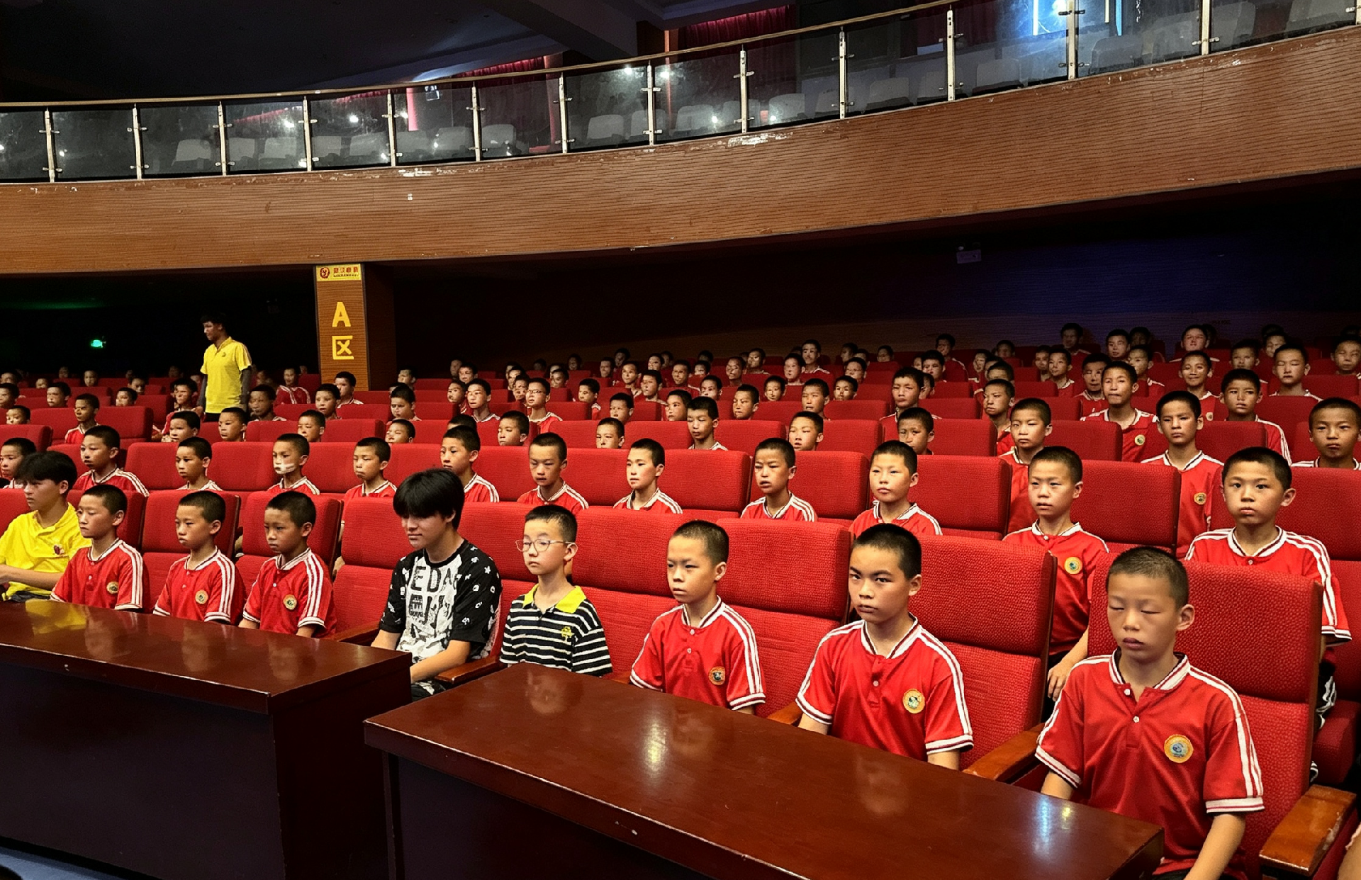 少林小龙武校开展建党105周年暑期红色观影主题教育活动