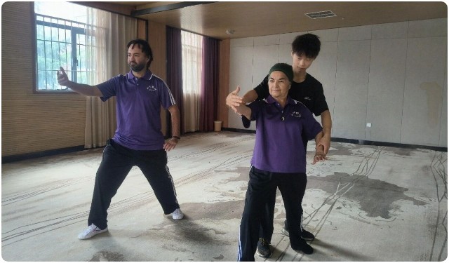 河南少林小龙武校厄瓜多尔母子研学太极 以武为桥联通中外文化