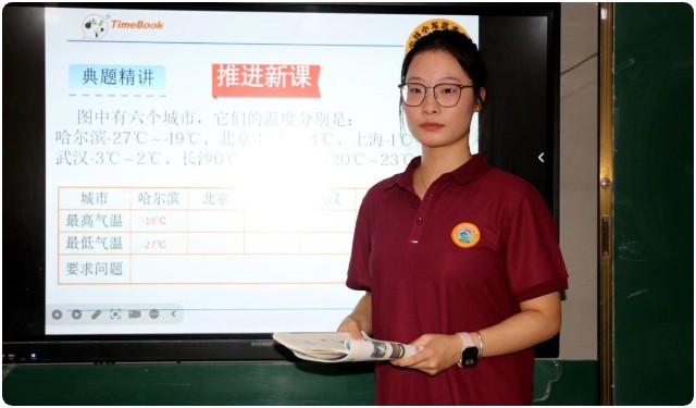 河南少林小龙武校锦旗寄师恩,温情育桃李 记小学部教师张佳慧
