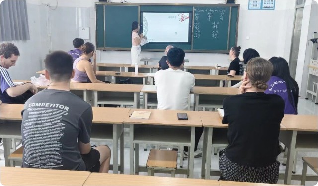 河南少林小龙武校