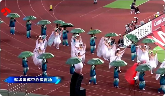河南少林小龙武校210名学子惊艳江苏省城市足球联赛主题展演
