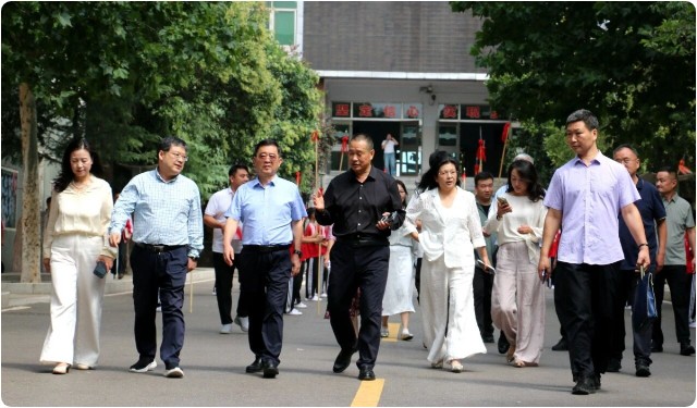 郑州市政协调研组莅临少林小龙武校专项指导工作