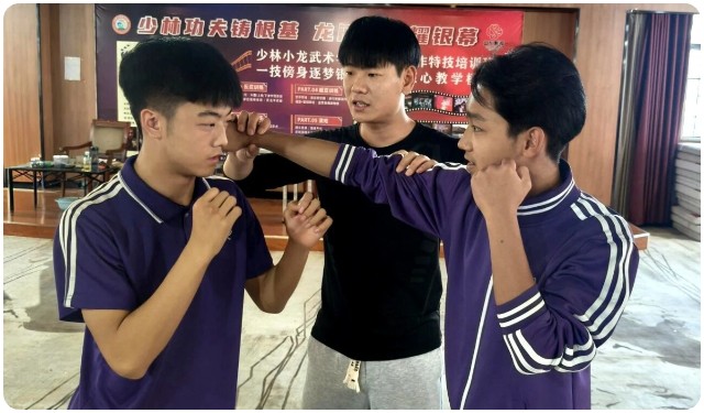 河南少林小龙武校学员张佳涛