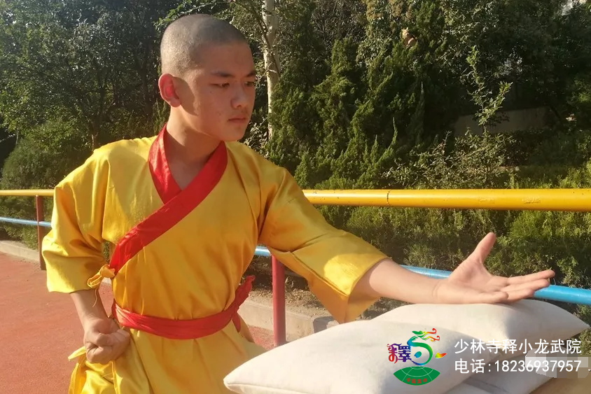 少林小龙武院备战武术节,登封市教体局领导莅临督导-少林寺释小龙武院