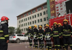 少林小龙武校联合登封市消防大队进行消防演练
