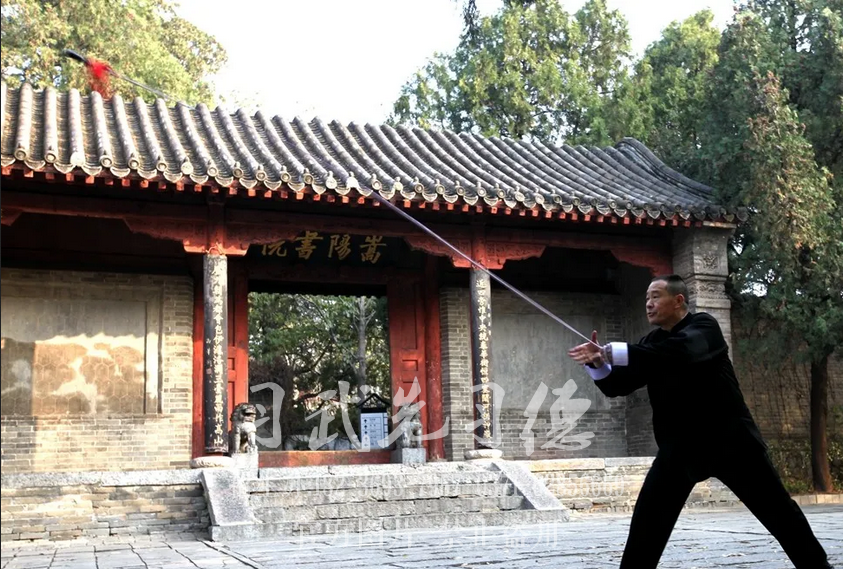 嵩山少林小龙武校校长陈同川的流星锤