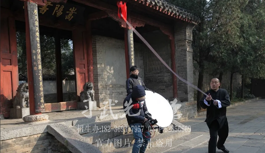 嵩山少林小龙武校校长陈同川的流星锤